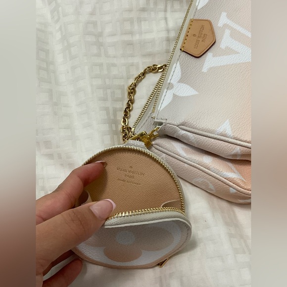 Louis Vuitton Monogram Giant By The Pool Multi-Pochette Accessoires handbag - Picture 12 of 15